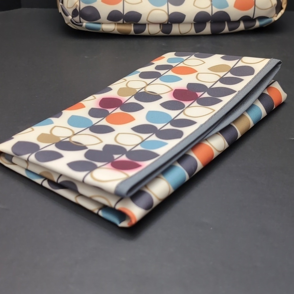 JJ Cole Collections Portable/Wipeable Diapers And Wipes Pod With Change Pad . - Picture 7 of 13